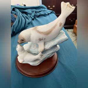Home Interiors 1998 Endangered Species Harp Seals figurine signed Mizuno